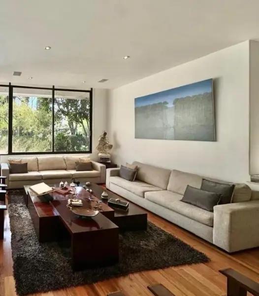 ESPECTACULAR Y AMPLIA RESIDENCIA EN RECUPERACIÓN BANCARIA (NO CRÉDITOS). EXCELENTE UBICACIÓN EN CDMX