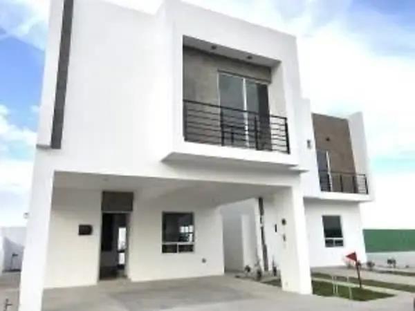 Casa en Venta en Paseo Aurea, Torreón: Oportunidad Única en Comunidad Cerrada