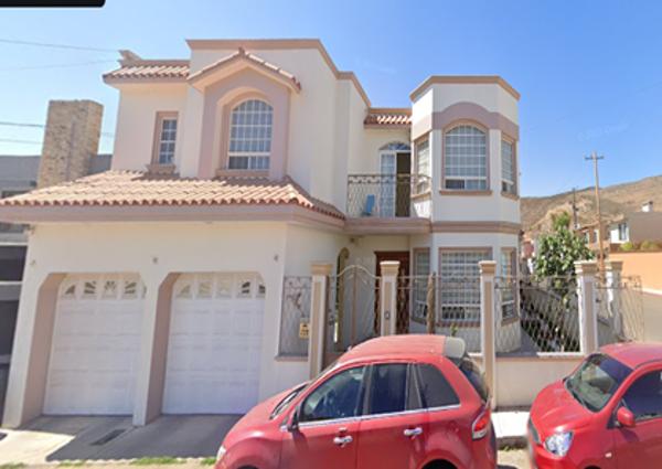 Casa en Venta en Valle Dorado Sección Lagos, Ensenada, Baja California