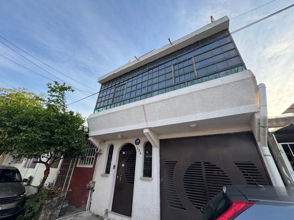 Casa en Venta en Las Camelinas, Lázaro Cárdenas - Oportunidad en Zona Residencial