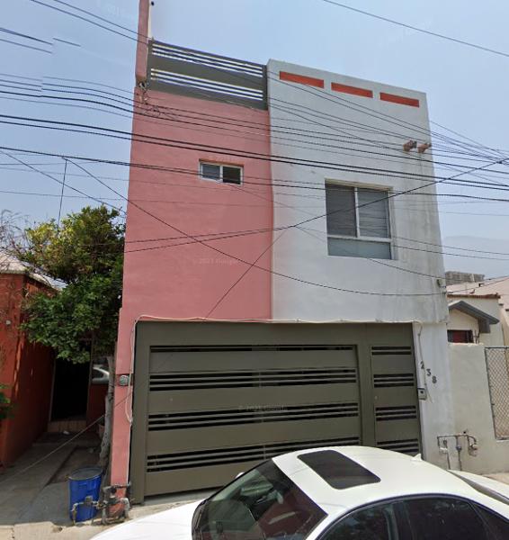 Casa en Remate en Residencial Cuauhtémoc, Santa Catarina, Nuevo León
