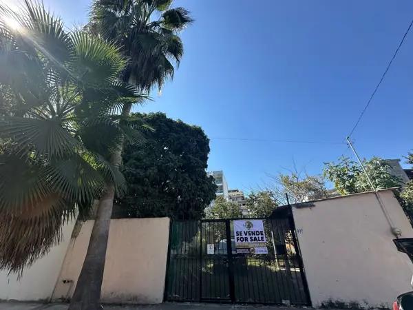 Se VENDE TERRENO en la Colonia Versalles
