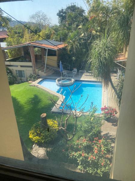 Casa en renta con jardín y alberca en Pedregal de las Fuentes, Jiutepec