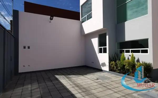 Casa en Venta, Granjas Puebla, Puebla: Moderna y Espaciosa en Comunidad Cerrada