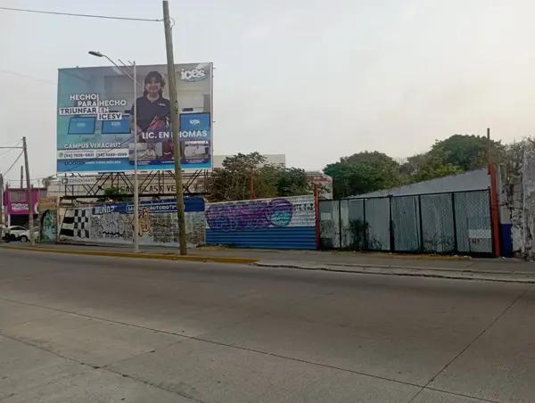 Terreno en Venta en la Avenida Principal Salvador Díaz Mirón en Veracruz, Ver