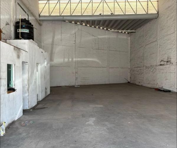 Renta de Bodega Comercial en Avenida Guadalajara, Zapopan