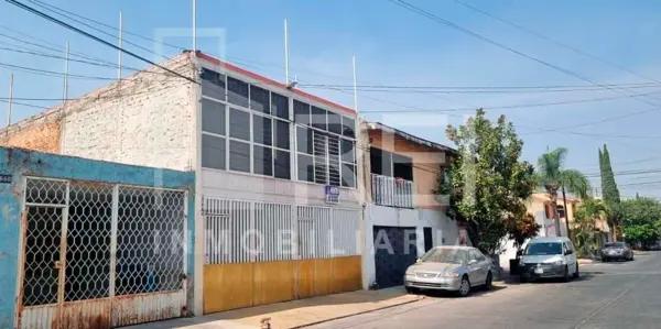 Casa en Venta en Insurgentes 1a Secc, Guadalajara, Jalisco - Amplia y Estratégica Ubicación