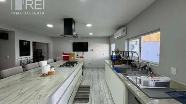 Casa en Venta en Villa Universitaria, Zapopan - Espaciosa y Bien Ubicada