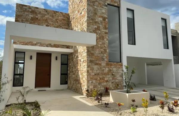 Casa con alberca privada y paneles solares en venta, Zona Norte, Mérida