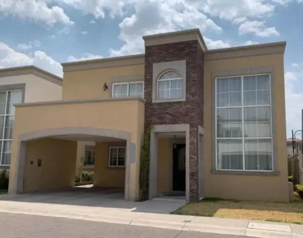 Casa en Venta en Portofino Royal Country Club, Metepec, México
