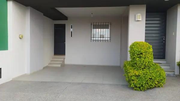 Casa Moderna en privada Lomas de Tzompantle, Cuernavaca, Morelos