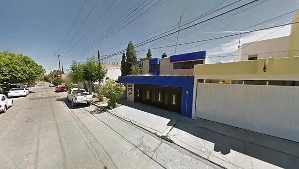 CASA EN VENTA EN LOMAS 1a. SECCIÓN RECUPERACIÓN INMOBILIARIA