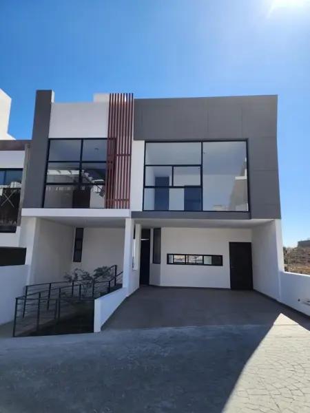 SE RENTA HERMOSA CASA EN LAS VILAS!