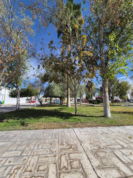 Casa en Venta en Residencial Senderos, Torreón: Comodidad y Servicios Cercanos