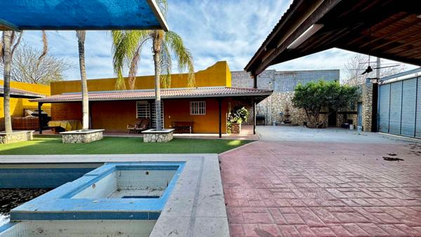 Quinta en venta con casa y alberca, a unos minutos de plaza Jumbo por el Blvd. Revolución en Torreón
