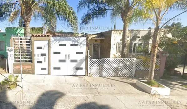 Casa en Venta en Av. Plata en Hacienda Santa Fe, Tlajomulco de Zúñiga, Jalisco