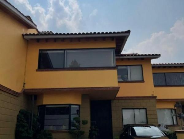 HERMOSA CASA EN LA COLONIA SAN NICOLAS TOTOLAPAN