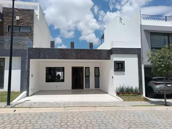 Casa en Venta en Lomas de Angelópolis, un solo piso ,en la gran reserva.