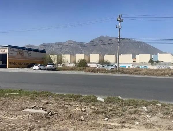 TERRENO COMERCIAL EN RENTA EN AVENIDA LINCOLN EN GARCIA N.L.