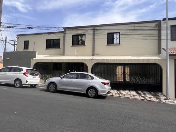 Casa en Renta en Balcones de Mederos, Monterrey, Nuevo León - Espaciosa y Bien Ubicada