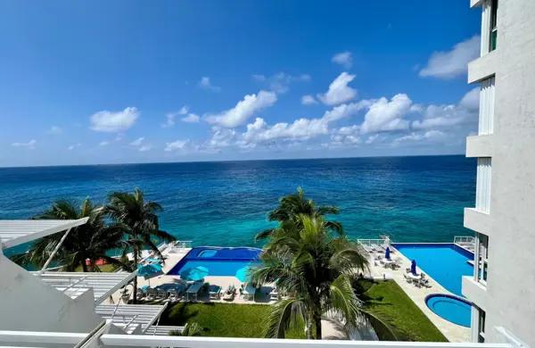 Condo con vista al mar, terraza, en venta, Zona Hotelera norte, Cozumel.