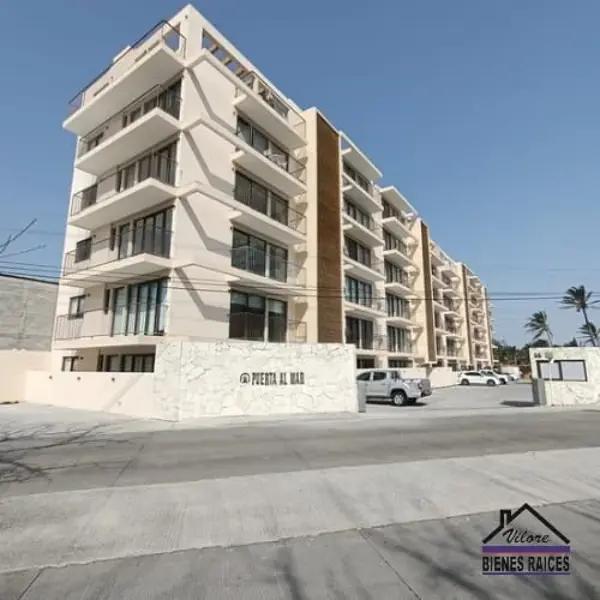 Departamento amueblado en planta baja en Residencial Puerta al Mar. Alberca y salida al río