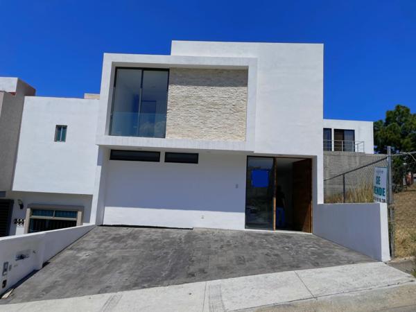 Casa en venta en Morelia, cerca de Altozano con 3 recámaras y 3 baños