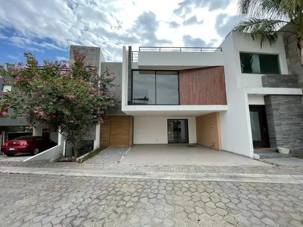 Casa en Venta y Renta en Lomas de Angelópolis II, San Andrés Cholula, Puebla