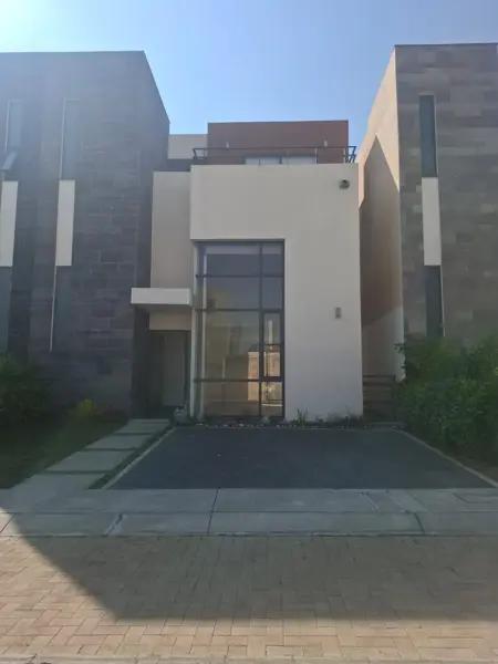 VILLAS DEL CAMPO CALIMAYA EXCELENTE PROPIEDAD DE 3 NIVELES EN PRIVADA CON PORTON ELECTRICO