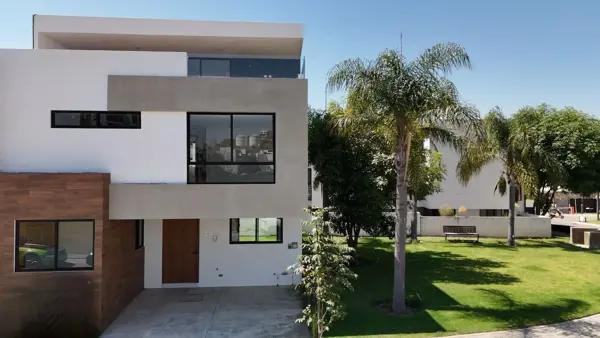 Casa en Venta en Lomas de Angelópolis, San Andrés Cholula, con Roof Garden y Jardín