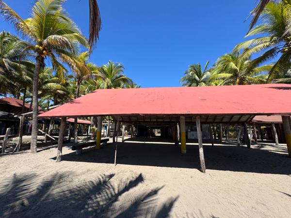 Terreno comercial frente al mar en Lázaro Cárdenas, Michoacán