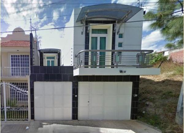 Casa en Venta en Politécnico Don Vasco, Uruapan, con 3 Recámaras y Amplias Amenidades