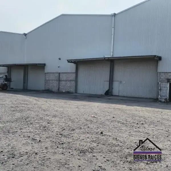 Naves de 1,200 m² o 2,400 m² en Parke 2000, cerca del recinto portuario