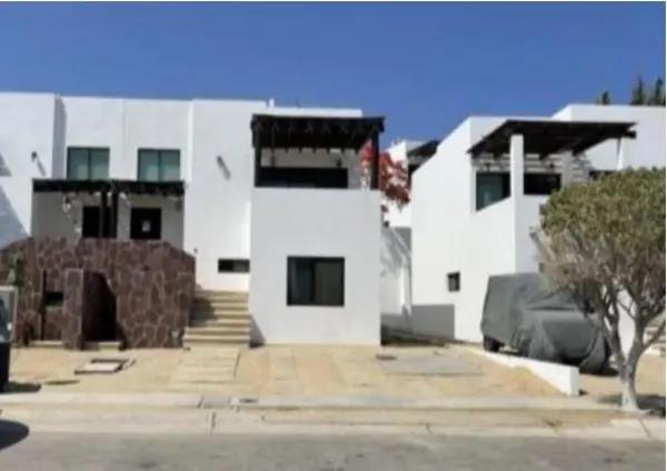 Casa en Venta en Cumbres del Tezal, Los Cabos - Espaciosa con Alberca y Jardín