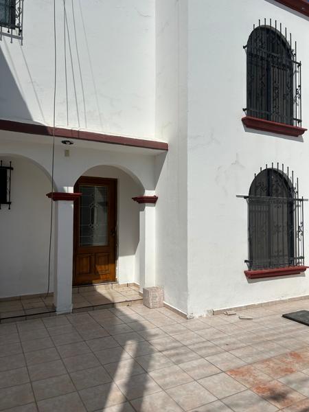 CASA EN VENTA EN COLONIA LA JOYA, QUERÉTARO, QRO.
EXCELENTE UBICACIÓN .