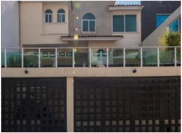 Casa en Venta en Las Alamedas, Atizapán de Zaragoza: 4 Recámaras y Amplios Espacios