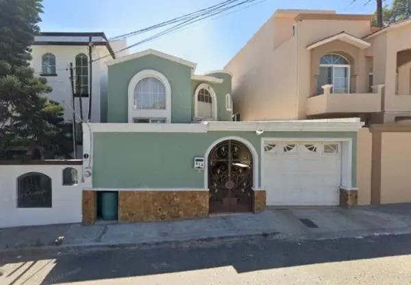 Hermosa Casa en Venta en Valle Dorado Sección Lagos, Ensenada, Baja California