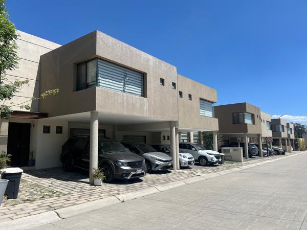 Casa en Venta en Residencial Valle de las Fuentes, Calimaya, México