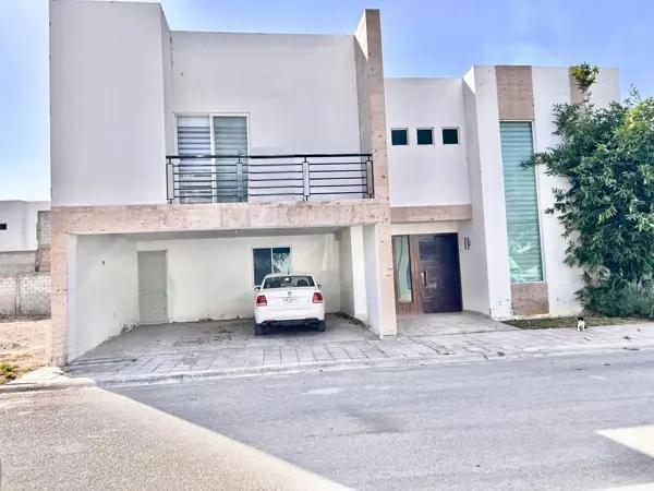 RESIDENCIA EN LAS TROJES