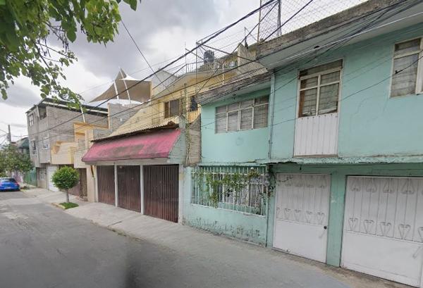 Casa en Remate en Metropolitana Tercera Sección, Nezahualcóyotl, México