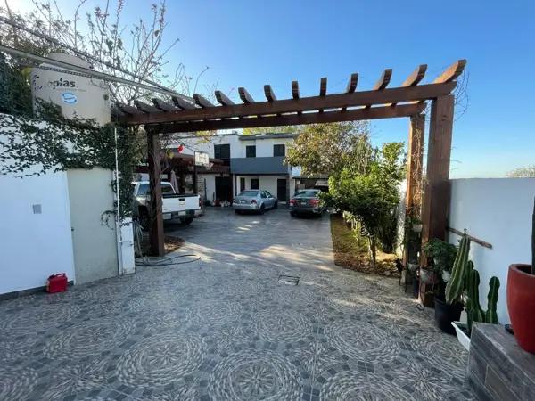 Residencia con amplias áreas,  internas y externas en la Cacho de 2 plantas ideal para oficinas