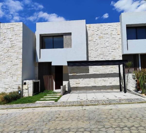 Casa en Renta en Lomas de Angelópolis, Ocoyucan con Balcón y Jardín