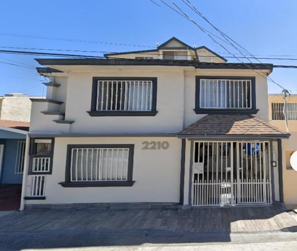 BONITA Y ESPACIOSA CASA DE 3 NIVELES EN UNIVERSIDAD OTAY TIJUANA.