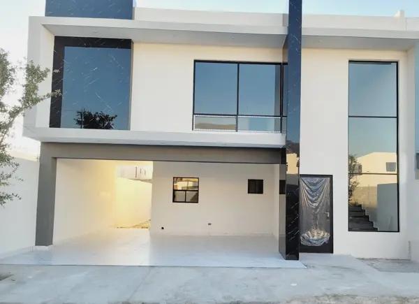 CASA EN VENTA EN ARTEAGA, RESIDENCIAL SANTA ELENA