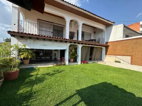 RENTA CASA EN PRIVADA $22,000 - AV. PALMIRA -