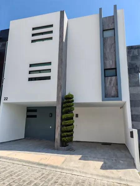 CASA EN RENTA EN EL RESIDENCIAL BRITANIA LA CALERA