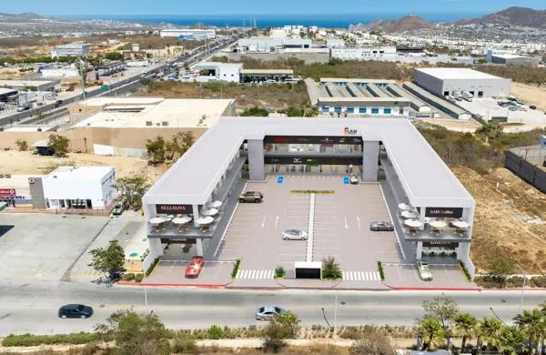 Local comercial con doble altura, en venta, Pacífico Norte, Cabo San Lucas