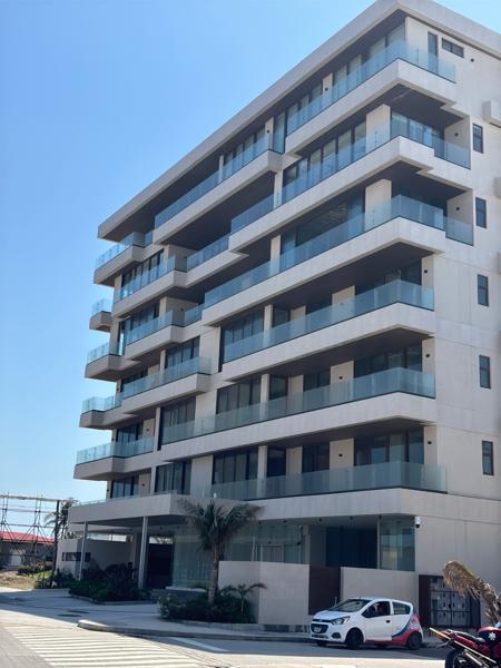 TORRE DE DEPARTAMENTOS EN OBRA GRIS
