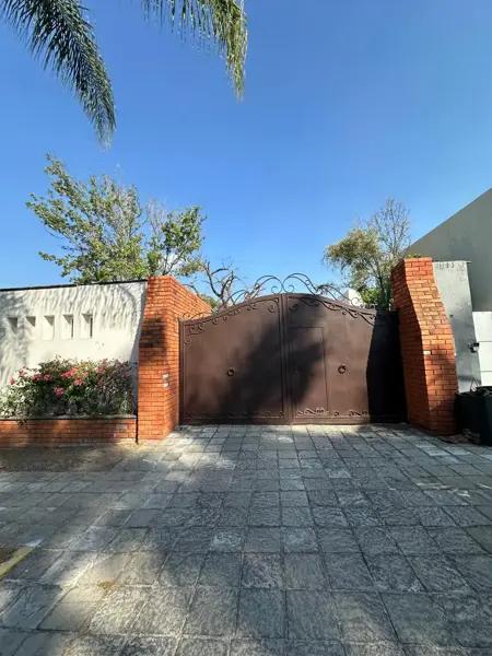 ¡OPORTUNIDAD! Casa en Venta a valor de Terreno en Colinas de San Javier, Zapopan