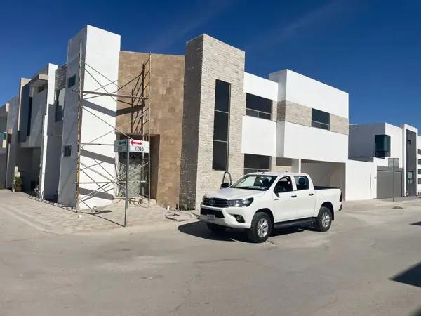 CASA NUEVA EN VENTA EN CIRCUITO LOBO, VINEDOS